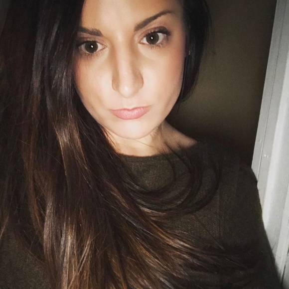 Meet your Posher, Katie - Picture 2 of 8